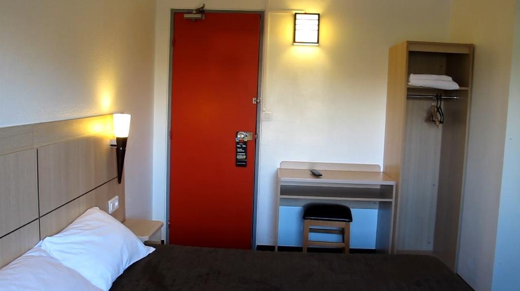 Hotel Class'Eco Courcouronnes Екстериор снимка