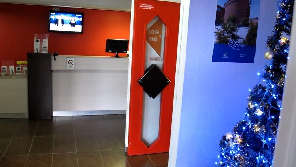 Hotel Class'Eco Courcouronnes Екстериор снимка